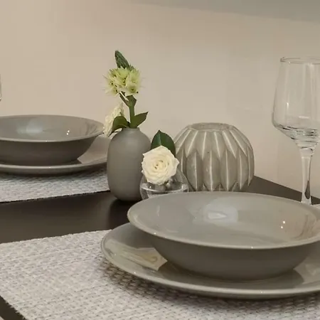 Appartement Studio! Fiber Wifi, Ac, Private, Self Check-in! *