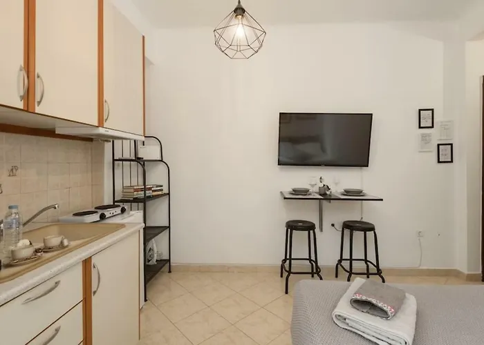 Studio! Fiber Wifi, Ac, Private, Self Check-in! * Thessaloníki