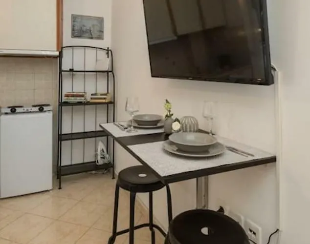 Lägenhet Studio! Fiber Wifi, Ac, Private, Self Check-in! *