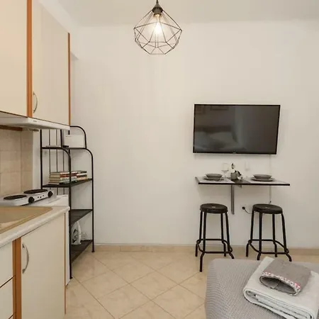 Studio! Fiber Wifi, Ac, Private, Self Check-in! * Thessaloniki