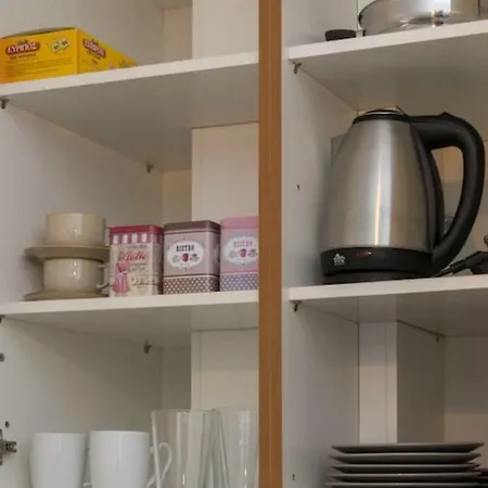 Studio! Fiber Wifi, Ac, Private, Self Check-in! * Salonic